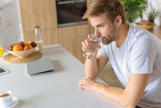 Stručnjaci tvrde: Bolje je da pijete vodu iz česme nego iz bočice